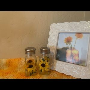 Hand Crafted Summer Sunflower 2 oz salt & pepper shakers. 4 inches Hand Painted